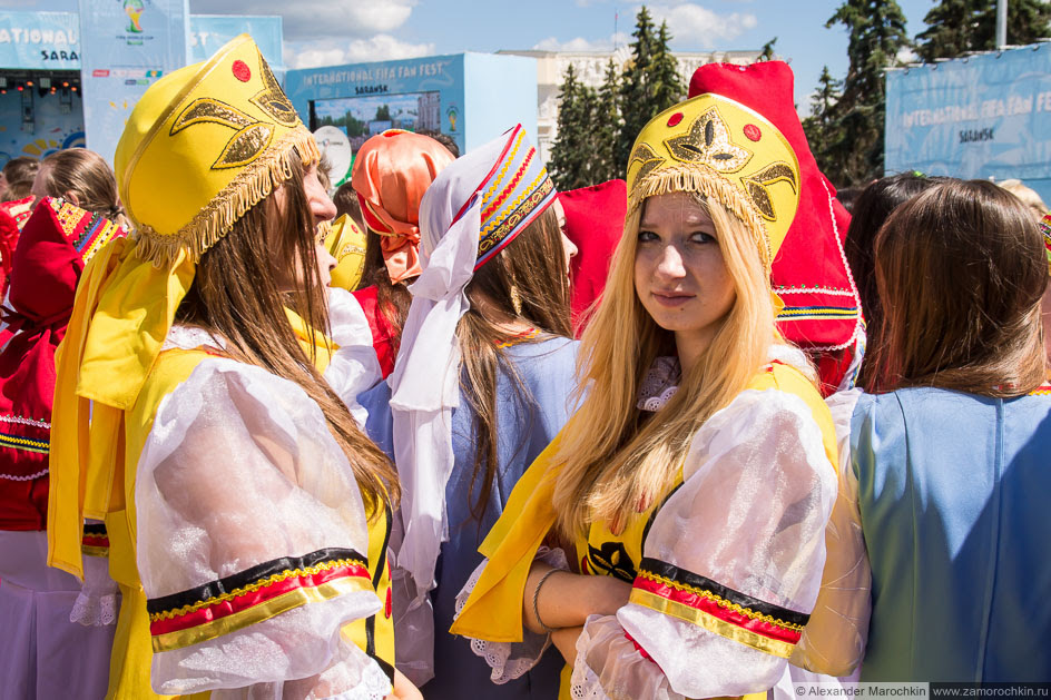 Участницы фестиваля болельщиков в Саранске