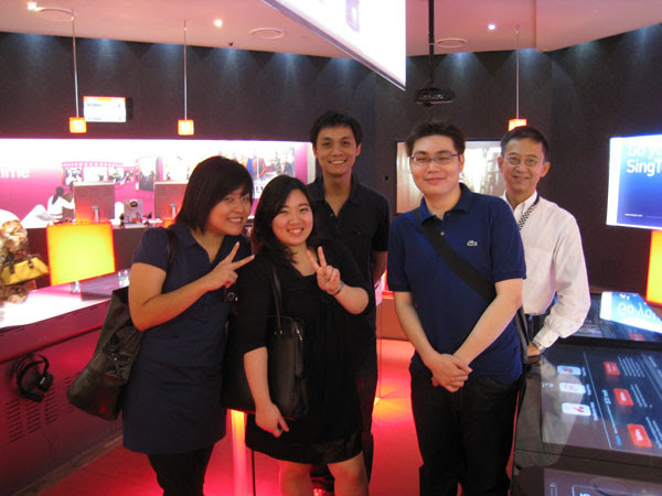 SingTel Flagship Shop @ Jurong Point 2nd Exte... « Blog | lesterchan.