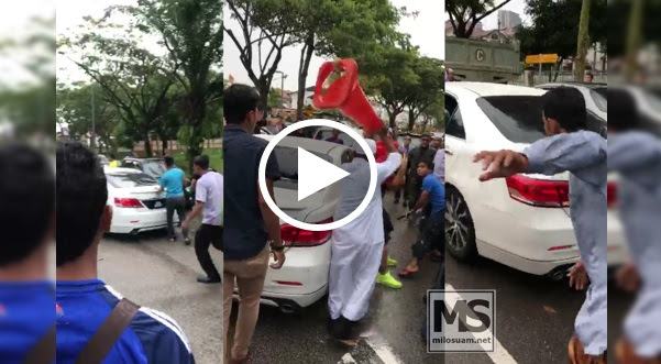 Jemaah masjid beramai-ramai serang dan pecahkan cermin kereta di Johor