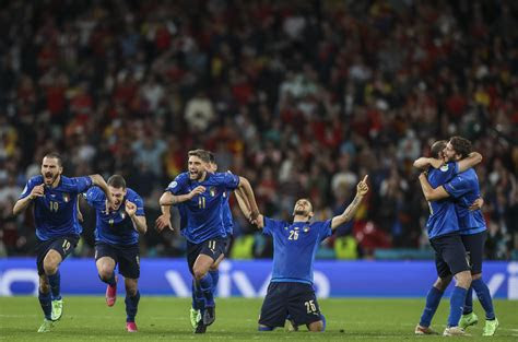 From tablets that let you surf the net to readers devoted solel. Italy reach Euro 2020 final after penalty shootout win