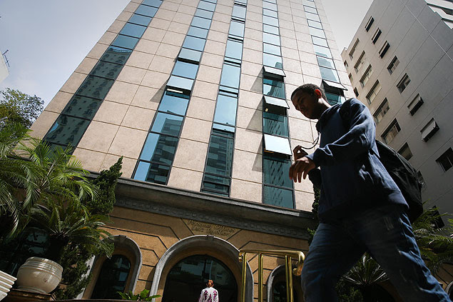 SAO PAULO/SP BRASIL. 26/10/2015 - PF deflagra nova fase da operacao Zelotes em empresa da familia do ex presidente Lula em pradio na Rua Padre Joao Manuel, 450.(foto: Zanone Fraissat/FOLHAPRESS, PODER)***EXCLUSIVO***