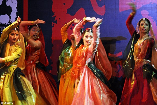 From dance scenes to the Dharavi slums, Slumdog Millionaire offers a unique glimpse into Mumbai