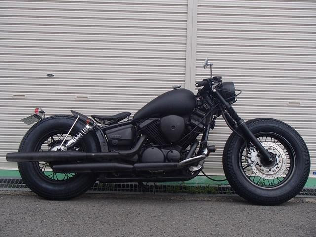 ドラッグスター２５０ カスタム ストレッチタンク セパハン クラシックタイヤ ナンバープレートホルダー シングルシート ショートリアフェンダー 黒門 株式会社の作業実績 19 07 13 バイクの整備 メンテナンス 修理なら グーバイク