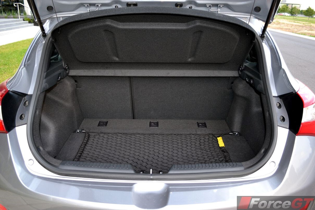 2013Hyundaii30SRboot  ForceGT.com