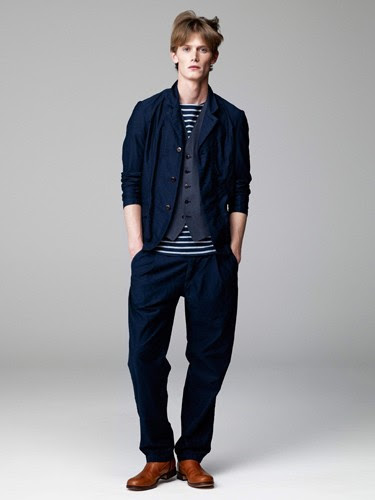 紺 ネイビーパンツでキレイ目コーデ メンズおすすめネイビーパンツ