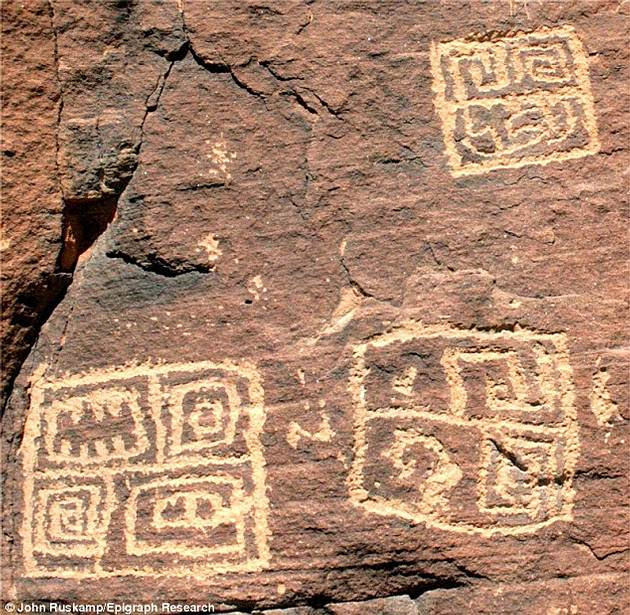 Ruskamp cree que los pictogramas mostrados en esta imagen, hallados en Arizona, pertenecen a una ancestral escritura china.