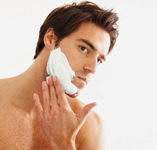 خلال حياته، يقضى الرجل ما يقرب من ستة أشهر كاملة يحلق ذقنه. -اليوم السابع -10 -2015