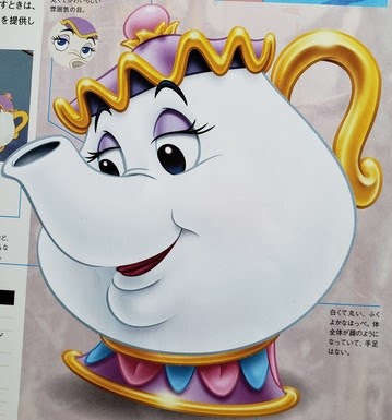 豊かな知恵と愛情で母親のようにベルを見守るしっかり者のメイド頭