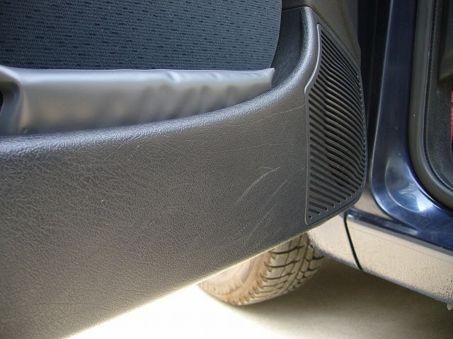 自動車内装 シートや内張り キズや破れをリペアします ｄｏｕ ｈｏｍｅ リペア ドア内張り