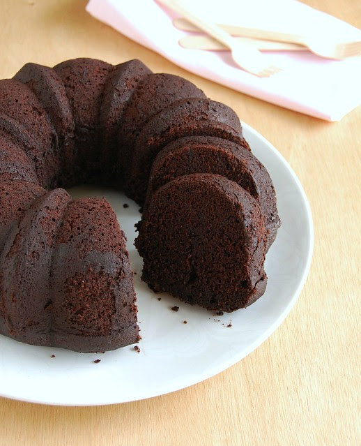 Chocolate whiskey Bundt cake / Bolo de chocolate e whiskey