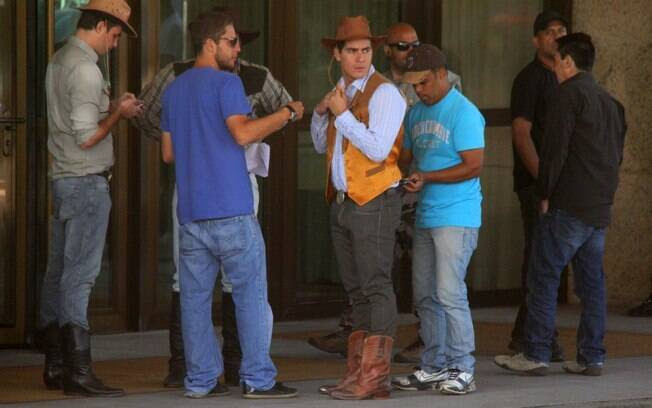 Vestidos de cowboy, Thiago Martins, Dudu Azevedo e Max Fercondini gravam novela