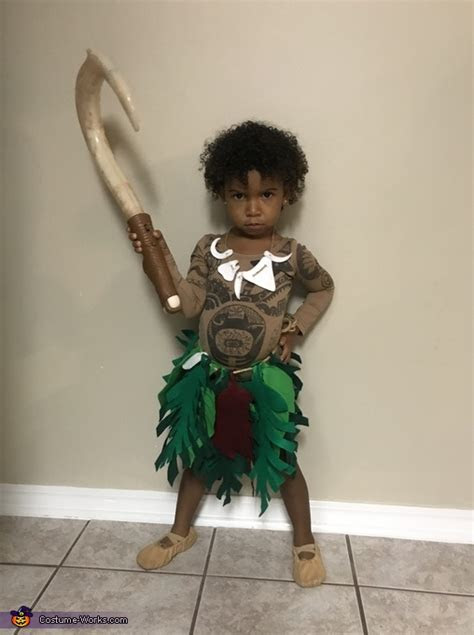 24 chain, 1.5 x 0.75 x 0.125 pendant. Girl Maui Costume