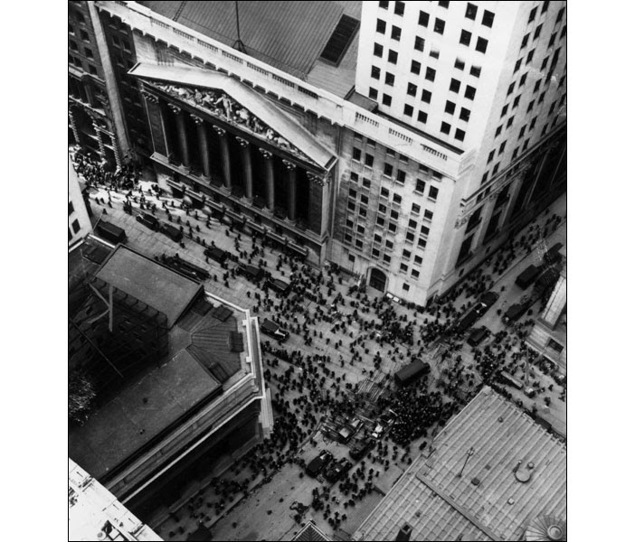 Crowds in Wall Street