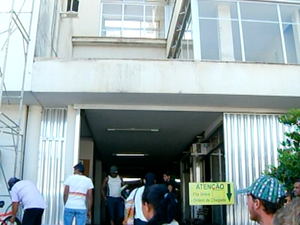 Enfermeira foi esfaqueada no Hospital dos Plantadores de cana (Foto: Reprodução / Inter TV)