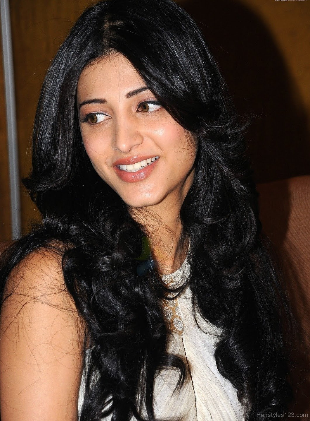 Long Layered Hairstyle Of Shruti Hassan