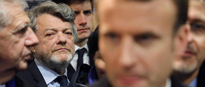 L'entourage pr&#233;sidentiel fait savoir qu'Emmanuel Macron &#171;&#160;va rappeler sa vision et insister sur le fait que toute la politique du gouvernement concourt &#224; l'am&#233;lioration de la vie dans les banlieues&#160;&#187;.