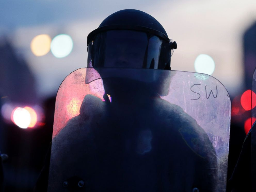 PHOTO: A police officer stands guard in Baltimore, April 27, 2015, after violence erupted in the city.