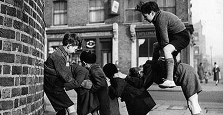 Así jugaban los niños de antes cuando no existían teléfonos, videojuegos ni internet | Upsocl