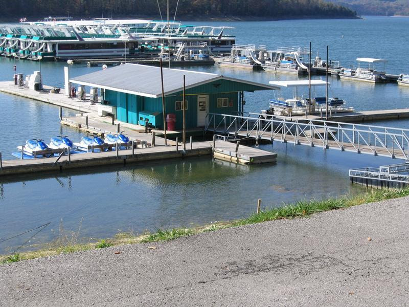 Houseboats: Houseboats Dale Hollow