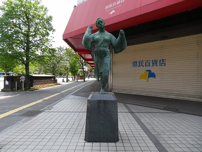 おてもやん像 県民百貨店前 ２０１５