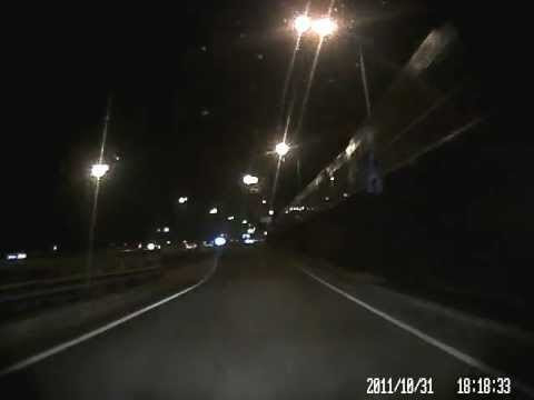 избежал аварии