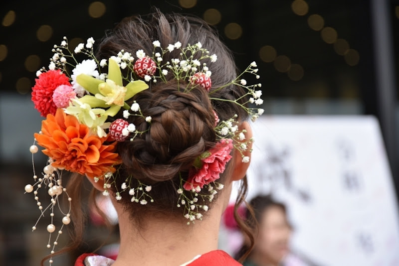ちょっとでも小顔に見せたいならヘアスタイルから 輪郭別のおすすめヘアスタイルをご紹介 コラム 成人式 振袖と振袖レンタルの専門店 たから弥 あす香 泰和グループ