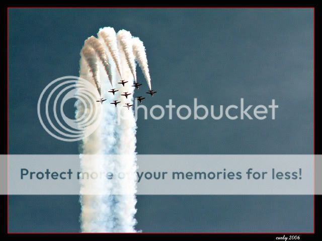 picture of the Red Arrows