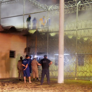 Mais de 400 presos mantiveram cerca de 120 reféns em presídio de Aracaju