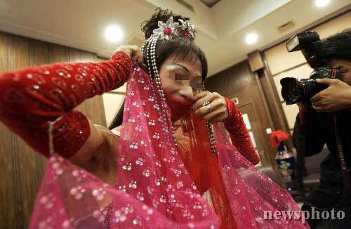 男同性恋表演队亮相杭州 组图 图说新闻 温州网