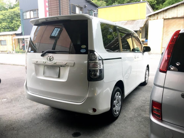 売約済 平成年式 トヨタ ヴォクシー トランスx 5人乗り 4wd 00cc 白 中古車 カーショップビクトリー