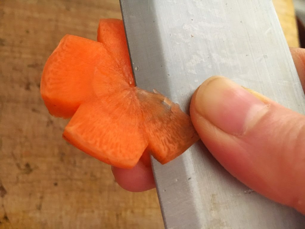 にんじんの飾り切り ねじり梅 型なし 正月料理やおもてなしに 農家のレシピ帳 農家のレシピ帳