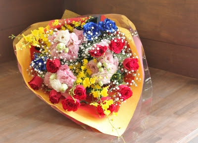 送別祝いのお花 カラフルな花束ですよ いわき市 小名浜 花国湘南台店 お花の日記