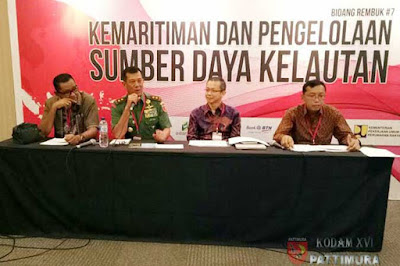 Ambon, Malukupost.com - Pangdam XVI/Pattimura Mayjen TNI Doni Monardo memaparkan tentang potensi alam Maluku yang melimpah dan pemberdayaannya melalui program Emas Biru dan Emas Hijau, pada Rembuk Nasional 2017, 3 Tahun Pemerintahan Jokowi-Jusuf Kalla, di Jakarta International Expo Kemayoran, Senin. Siaran pers Penerangan Kodam XVI/Pattimura yang diterima media ini, Selasa (24/10), menyebutkan, Pangdam Doni tampil sebagai pemateri untuk bidang Kemaritiman dan Pengelolaan Sumberdaya Kelautan.