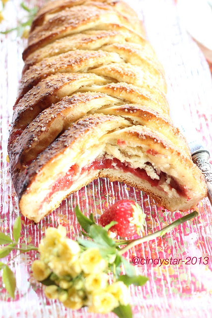 treccia danese con marmellata