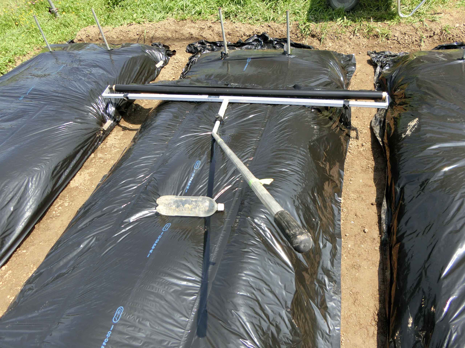 アルミマルチパートナーという１人用マルチ張りの道具を重宝しています 気ままな耕作日記 野菜大好き