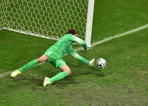 Goleiro Tim Krul defendeu duas cobranças de pênaltis para a Holanda / Gabriel Bouys/AFP