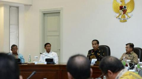 Presiden Jokowi: Indonesia Harus Miliki Citra Positif di Dunia Internasional HorasSumutNews.com - Berita Terkini Terbaru Hari Ini - Presiden Joko Widodo, Selasa (27/9/2016) menggelar rapat kabinet terbatas di Kantor Presiden, Kompleks Istana Kepresidenan, Jakarta Pusat. Rapat membahas upaya membangun citra positif Indonesia di mata dunia Internasional.  Internasional, Nasional, Berita Presiden Joko Widodo, 