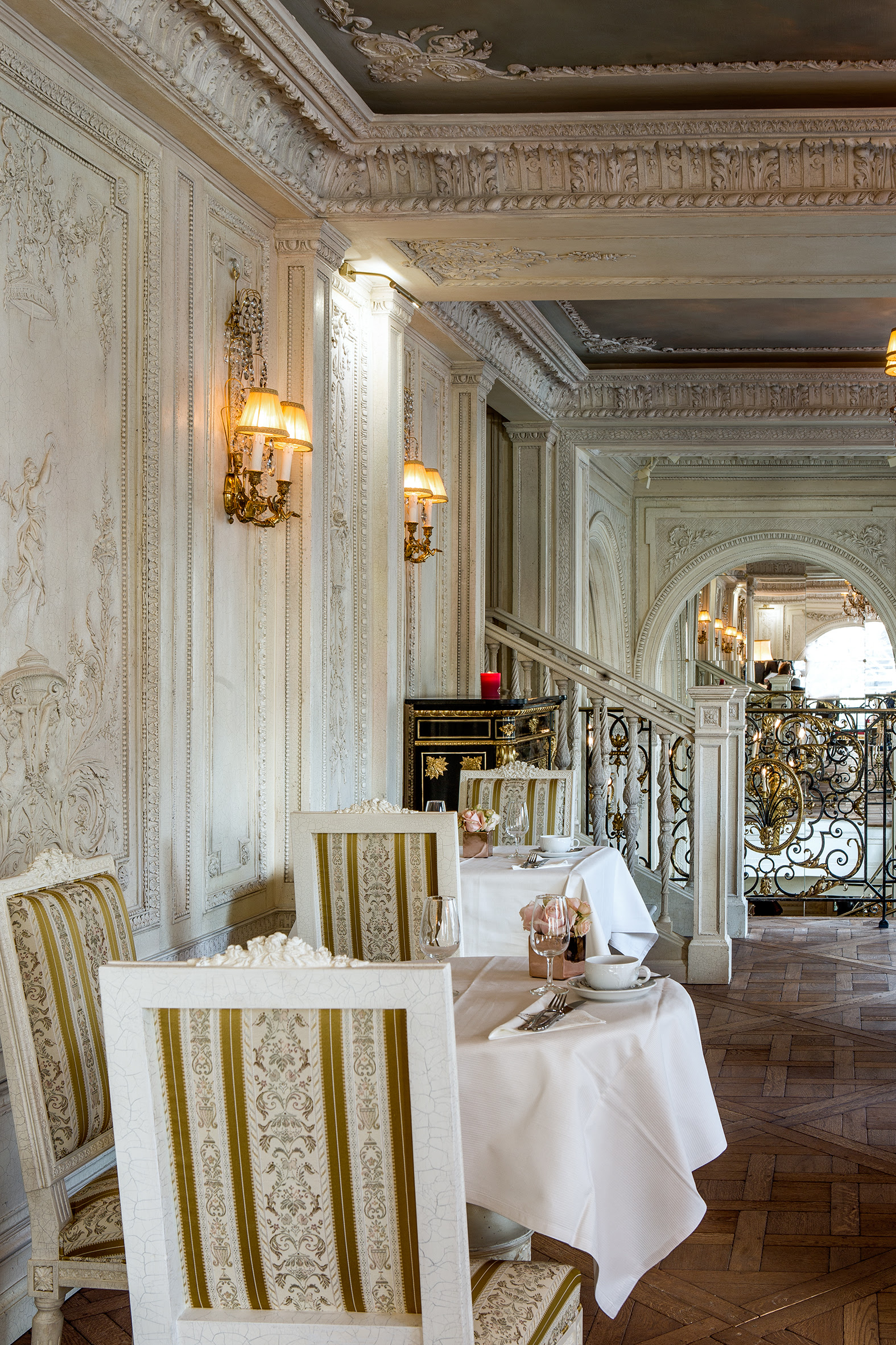 Cafe Pouchkine Salon De The Et Restaurant Russe Place De La