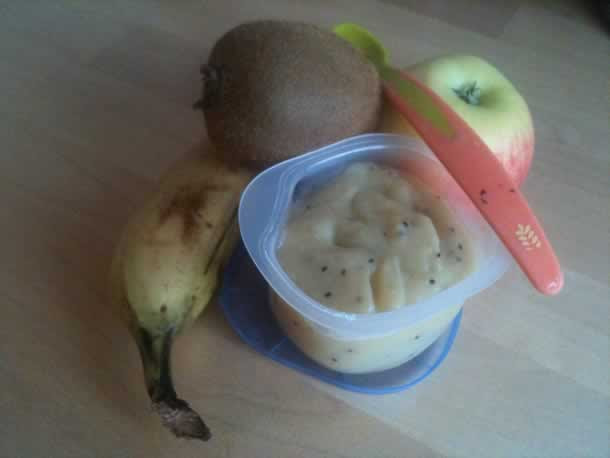 Compote De Kiwi Banane Pomme Pour Bebe A Partir De 8 Mois Couzina Fr Cuisine Du Monde