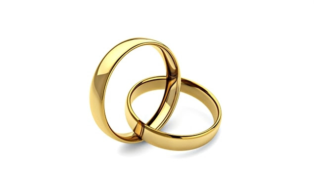 SpontanÃ©ment, la bague fait rÃ©fÃ©rence au mariage, Ã  l'union des ...