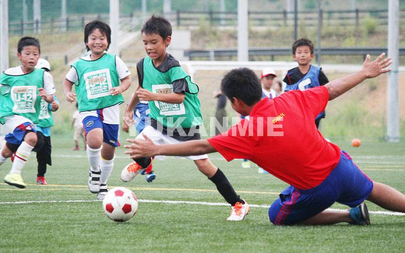 小学選手のサッカー技術向上を 松阪地区独自で合同練習会 指導の中高生の成長も期待 三重県中南勢の郷土紙 夕刊三重新聞社