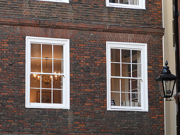 lustre hare court