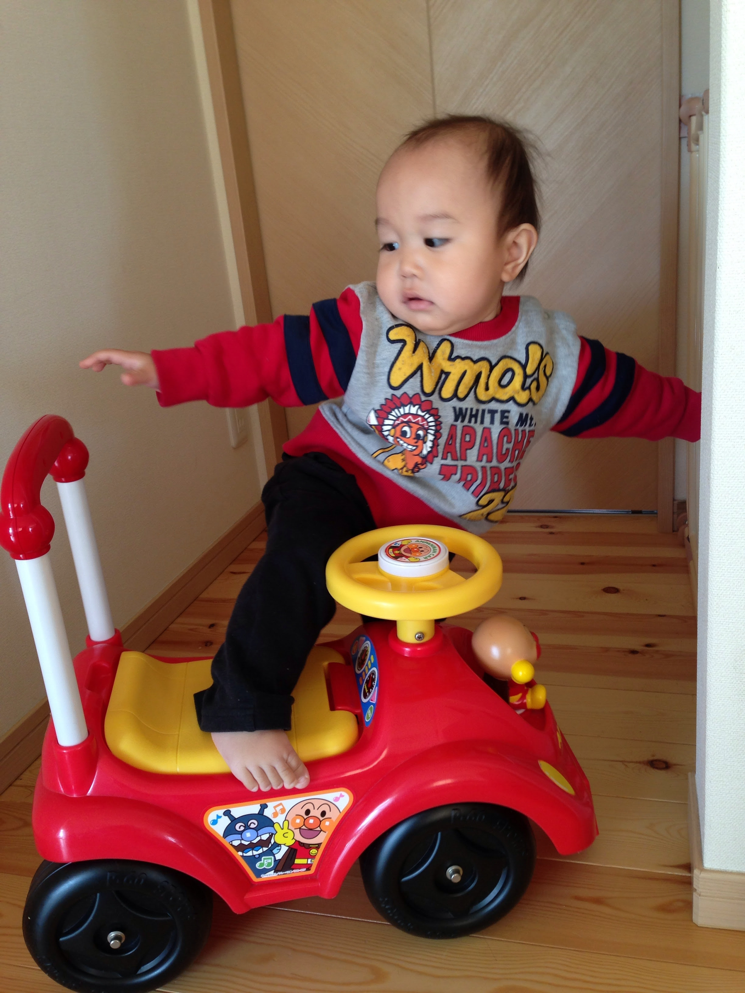 1歳の息子 喜ぶおもちゃ 車の乗り物 こども喜ぶおもちゃ