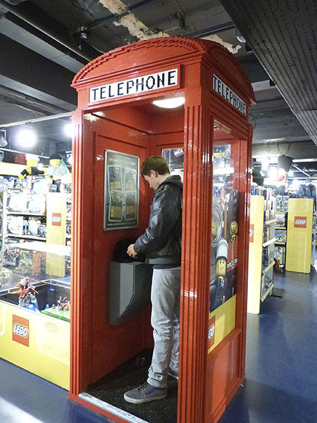 clem et téléphone Légo