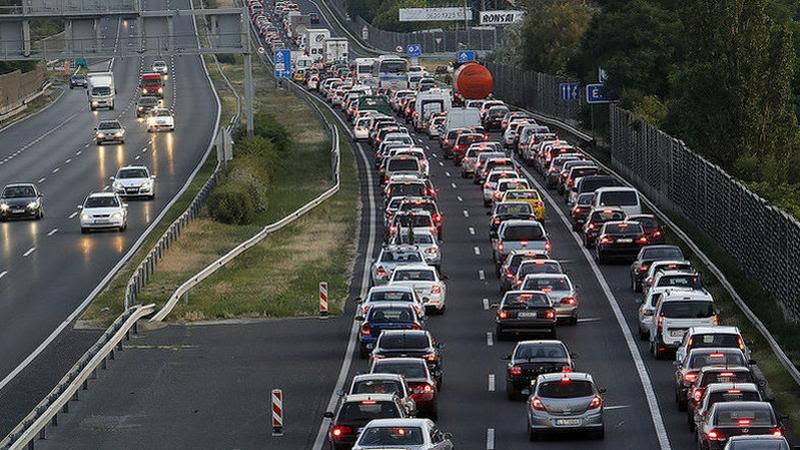 Baleset Miatt Oriasi A Torlodas Az M7 Esen Blikk