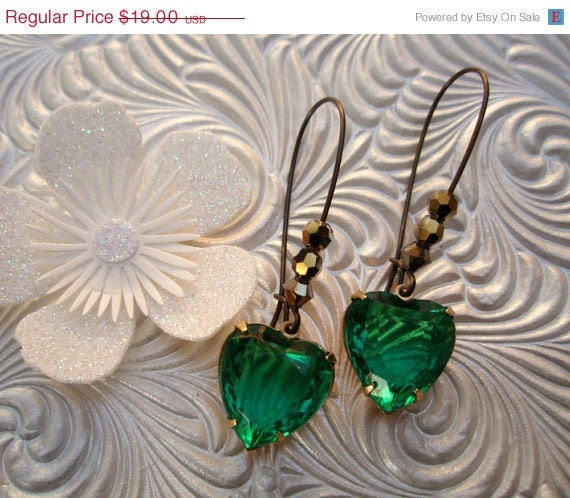 15% off Anniv Sale Valentines Gift, Vintage Heart Earrings, Emerald Green Earrings, Vintage Rhinestone Drop Earrings, Bridesmaids Gifts, Ma