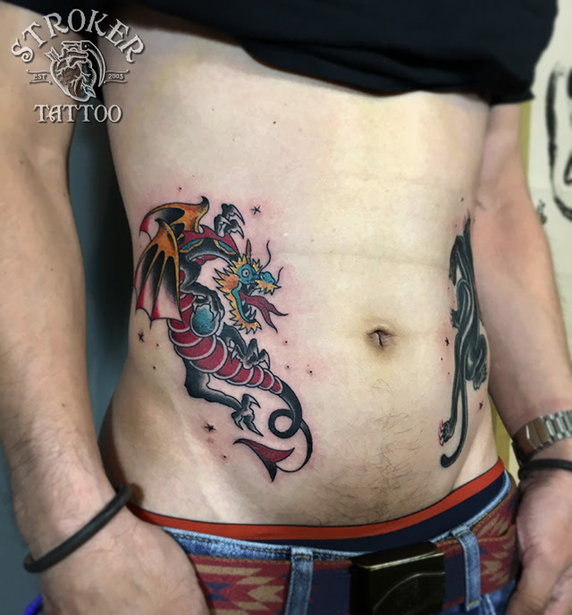 黒と赤のオールドスクールtattoo Stroker Tattoo