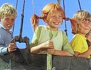 Una scena del telefilm: Pippi è insieme a Tommy e Annika 
su una mongolfiera