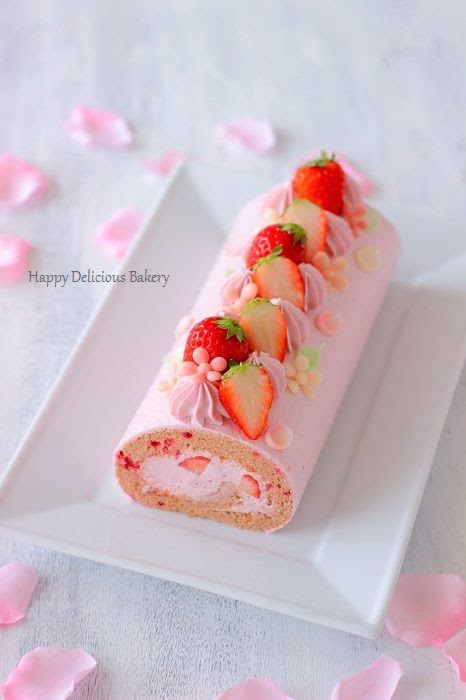 ピンク色が可愛いフランボワーズのロールケーキ Happy Delicious Bakery
