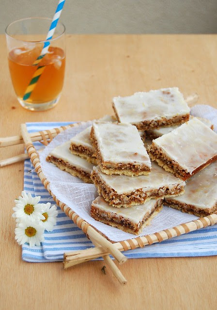 Pecan, coconut and lemon bars / Barrinhas de pecã, coco e limão siciliano